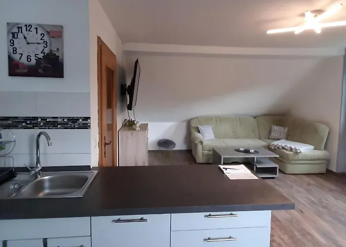 Lakeside Family Escape *