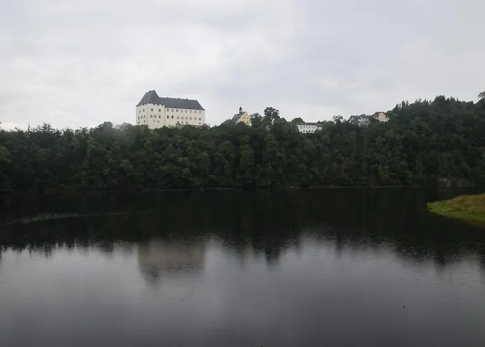 Lakeside Family Escape *