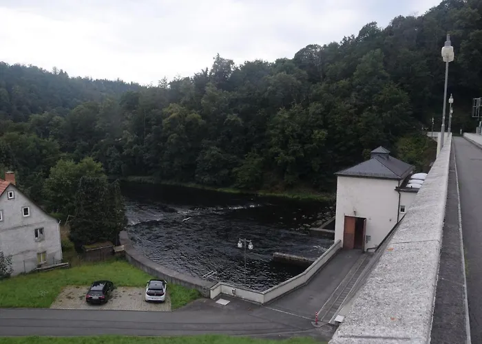 Lakeside Family Escape